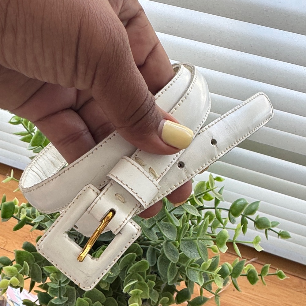 Yves saint laurent Elegant White Leather Belt with Gold Buckle